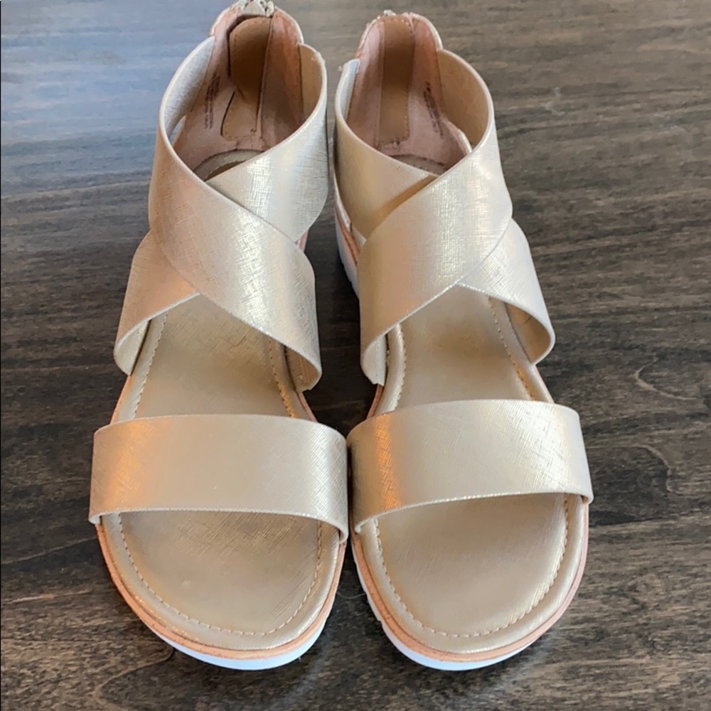 Eurosoft Sofft Golden Champaign Sandals NWOT